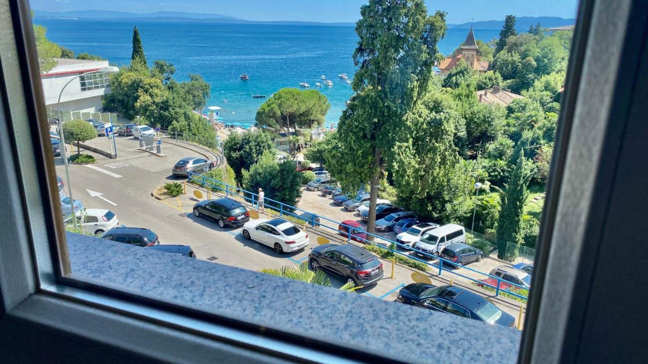 A1 Sea Downtown & Protected Parking Apartment
