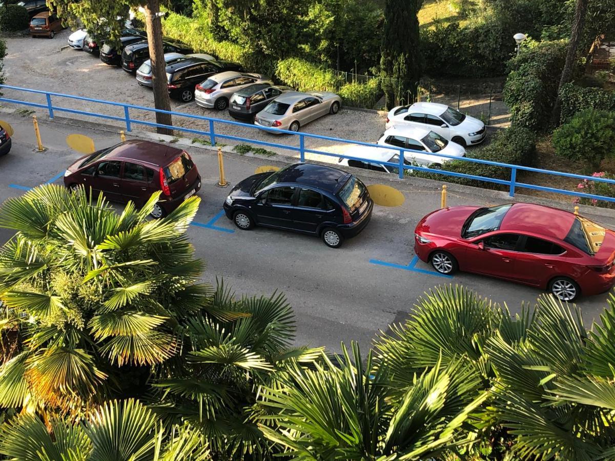 A1 Sea Downtown & Protected Parking Apartment